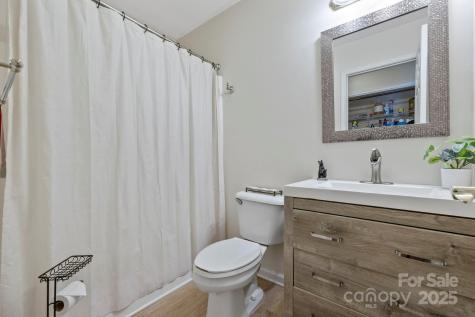 372 Kingfisher Lane Mills River NC 28759