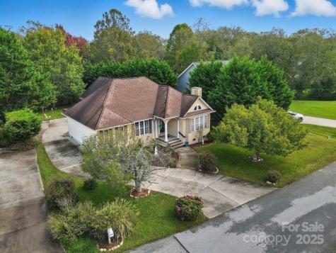 372 Kingfisher Lane Mills River NC 28759