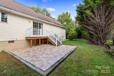 372 Kingfisher Lane Mills River NC 28759