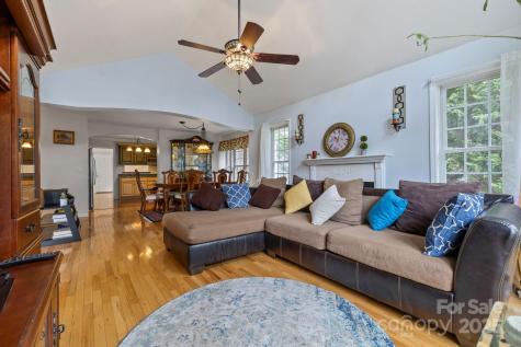 372 Kingfisher Lane Mills River NC 28759