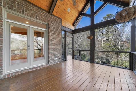 886 Soquili Drive Brevard NC 28712