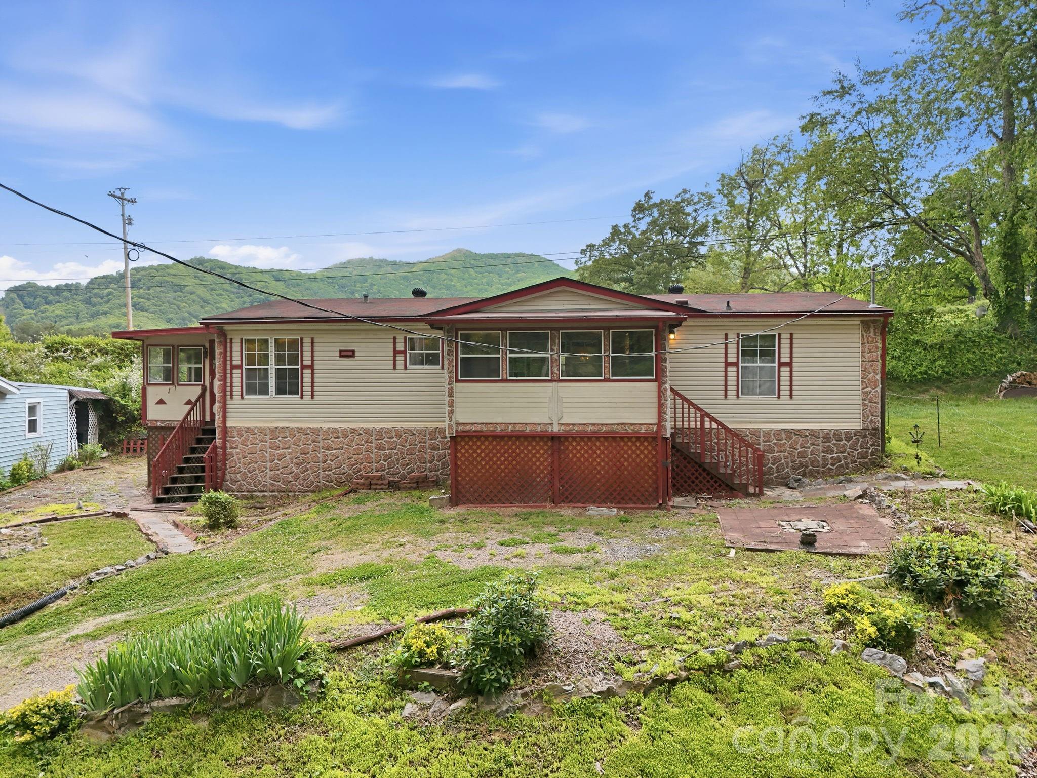 3383 Thickety Road Clyde NC 28721