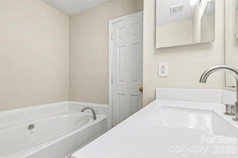 4034 Woolcott Avenue Charlotte NC 28213