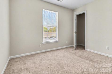4034 Woolcott Avenue Charlotte NC 28213