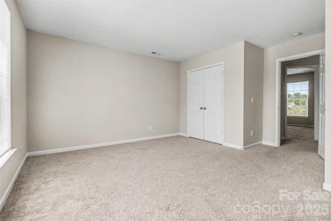 4034 Woolcott Avenue Charlotte NC 28213