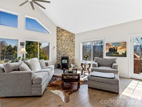 150 Hobby Horse Lane Hendersonville NC 28792
