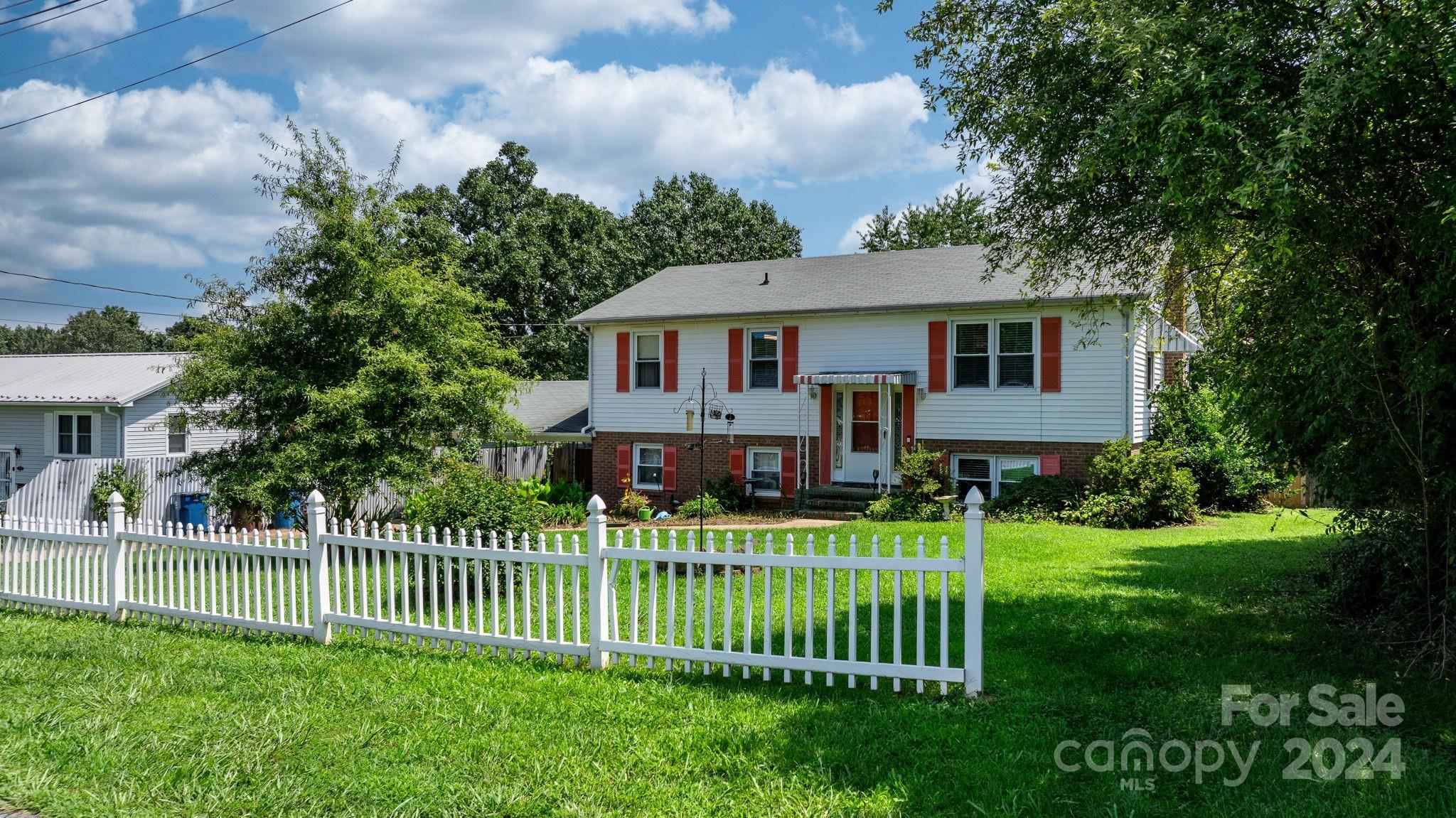 1341 Village Circle Hickory NC 28602