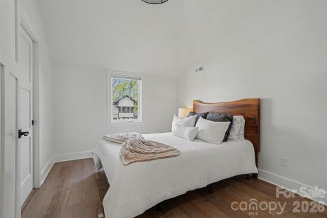 915 Laurel Creek Lane Charlotte NC 28211