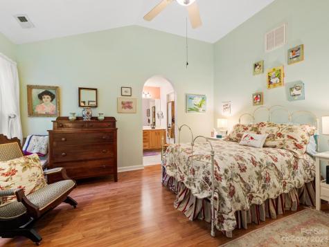 11 Stonebridge Drive Asheville NC 28805