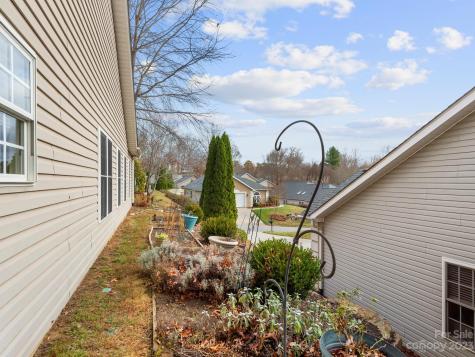 11 Stonebridge Drive Asheville NC 28805