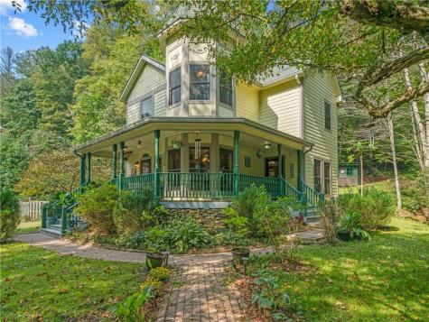 1760 Hortons Creek Road Burnsville NC 28714