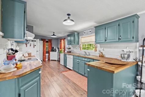 122 Fallswood Court Hendersonville NC 28739