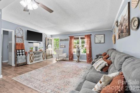 122 Fallswood Court Hendersonville NC 28739