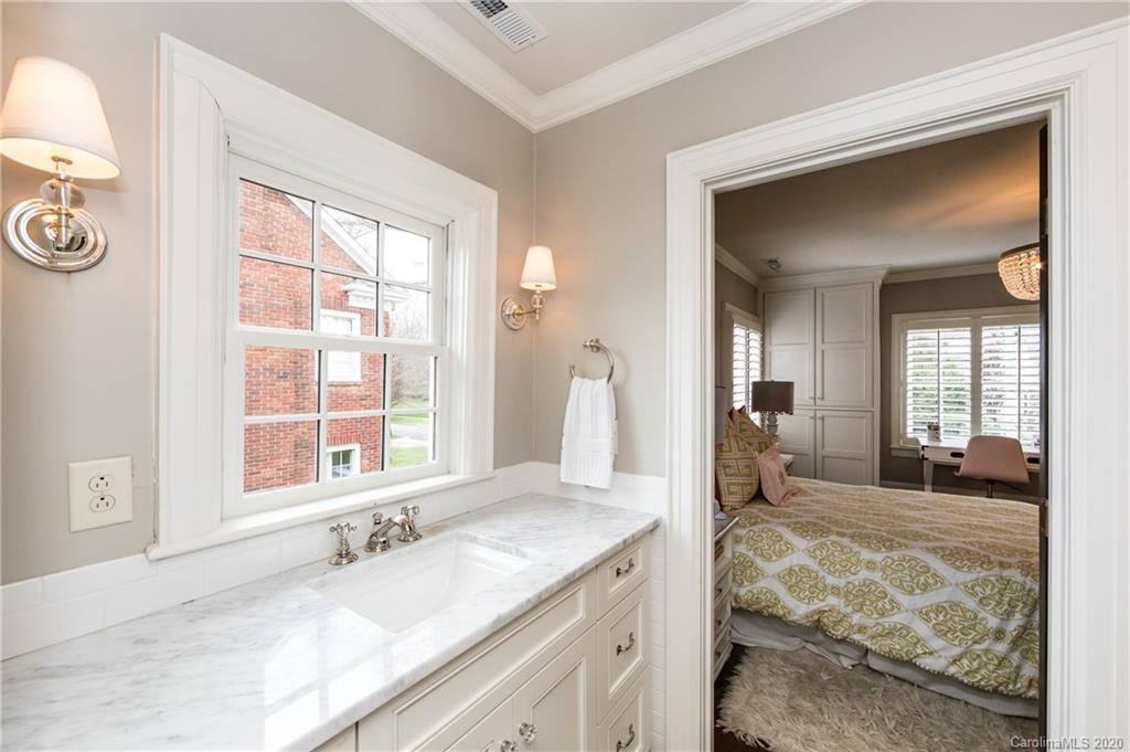 262 Hempstead Place Charlotte NC 28207