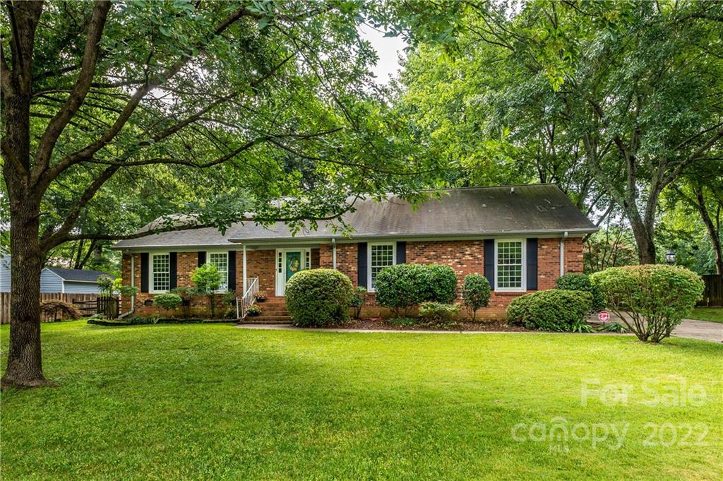 4632 Twin Oaks Place Charlotte NC 28212