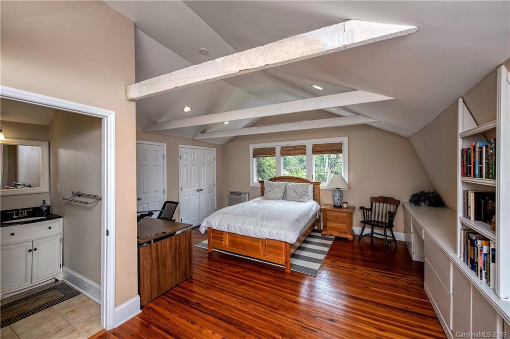 407 Hermitage Court Charlotte NC 28207
