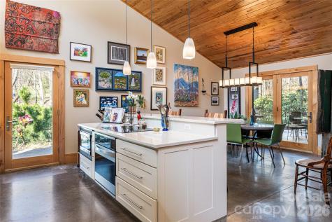 33 Robinson Creek Road Asheville NC 28803