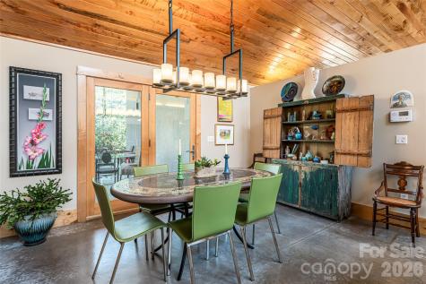 33 Robinson Creek Road Asheville NC 28803