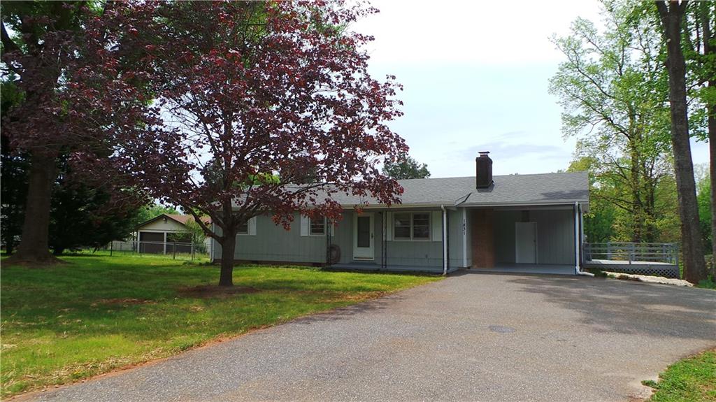 1831 Hooper Street Newton NC 28658
