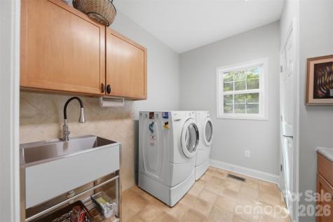 65 King Arthurs Court Hickory NC 28601