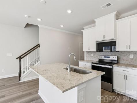 8132 Hidden Springs Trail Charlotte NC 28216