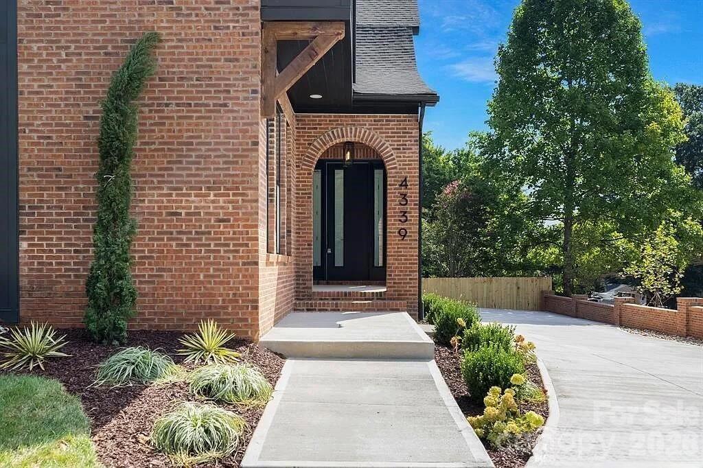 4339 Castlewood Road Charlotte NC 28209