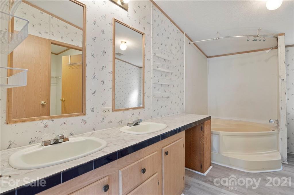 12 Springlawn Way Asheville NC 28805