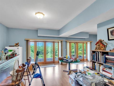 1592 Piney Hill Road Burnsville NC 28714