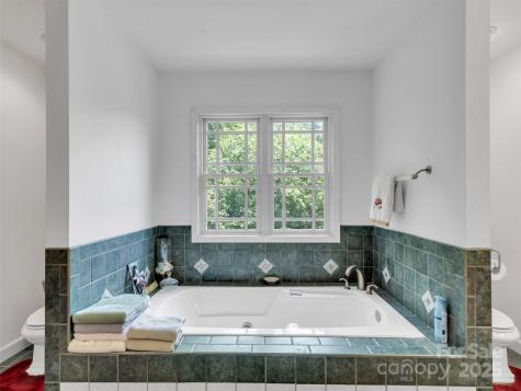 1592 Piney Hill Road Burnsville NC 28714