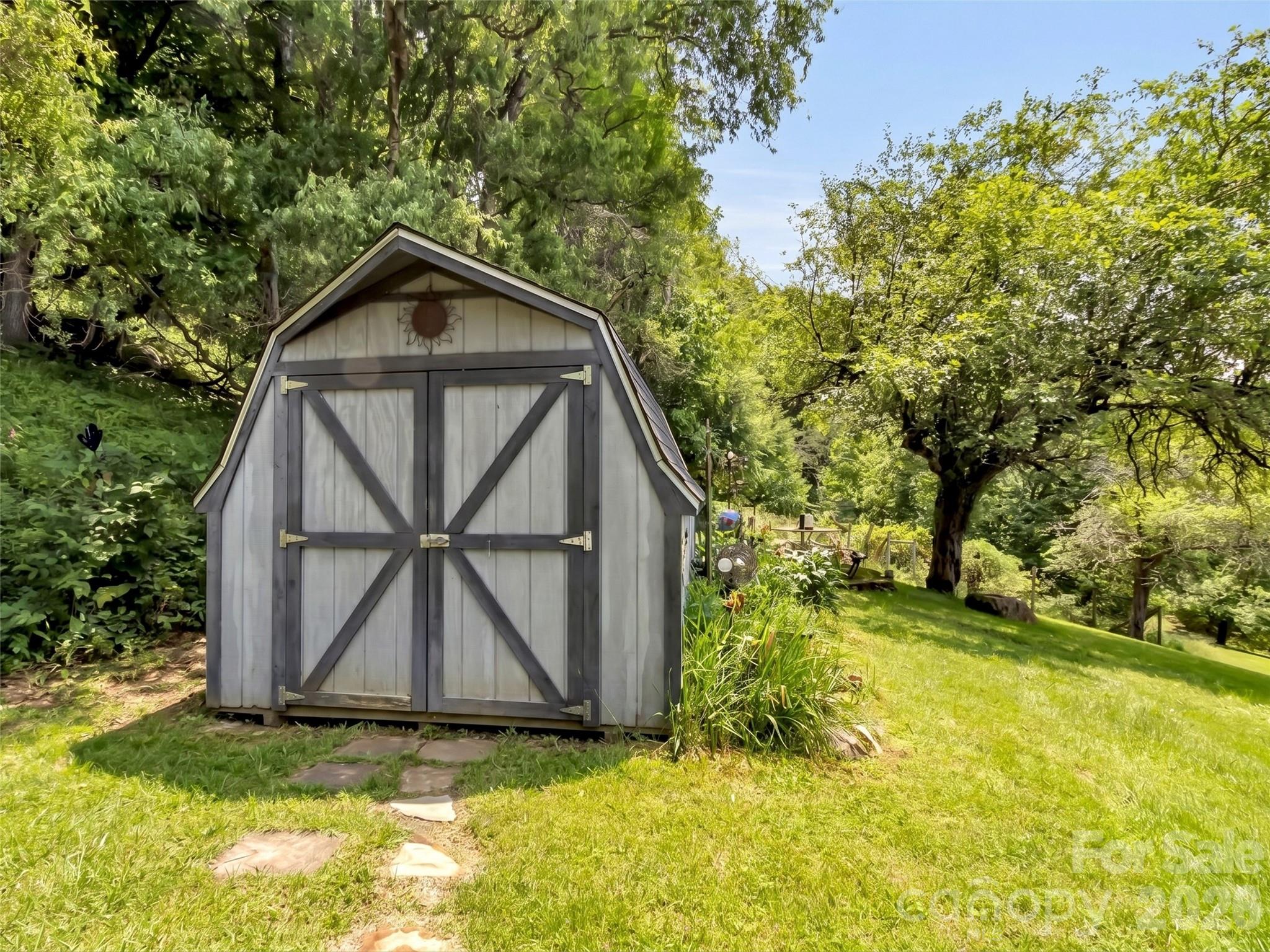 1592 Piney Hill Road Burnsville NC 28714