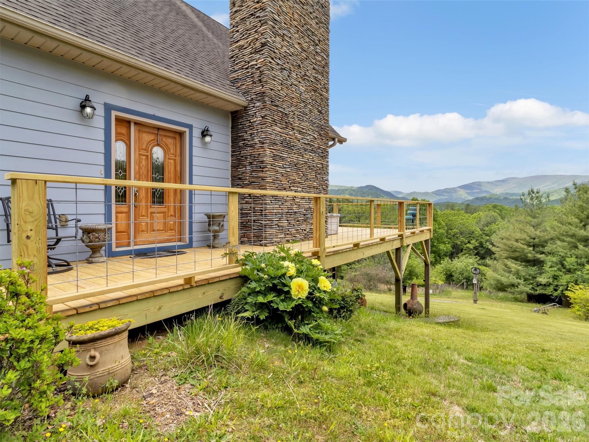 1592 Piney Hill Road Burnsville NC 28714