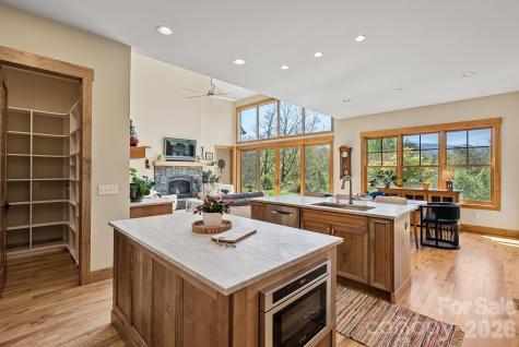 18 Majestic Oak Circle Asheville NC 28805