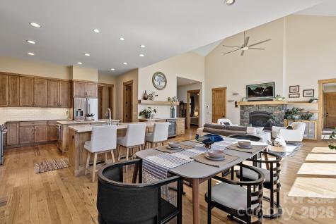 18 Majestic Oak Circle Asheville NC 28805