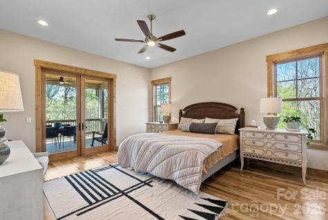 18 Majestic Oak Circle Asheville NC 28805