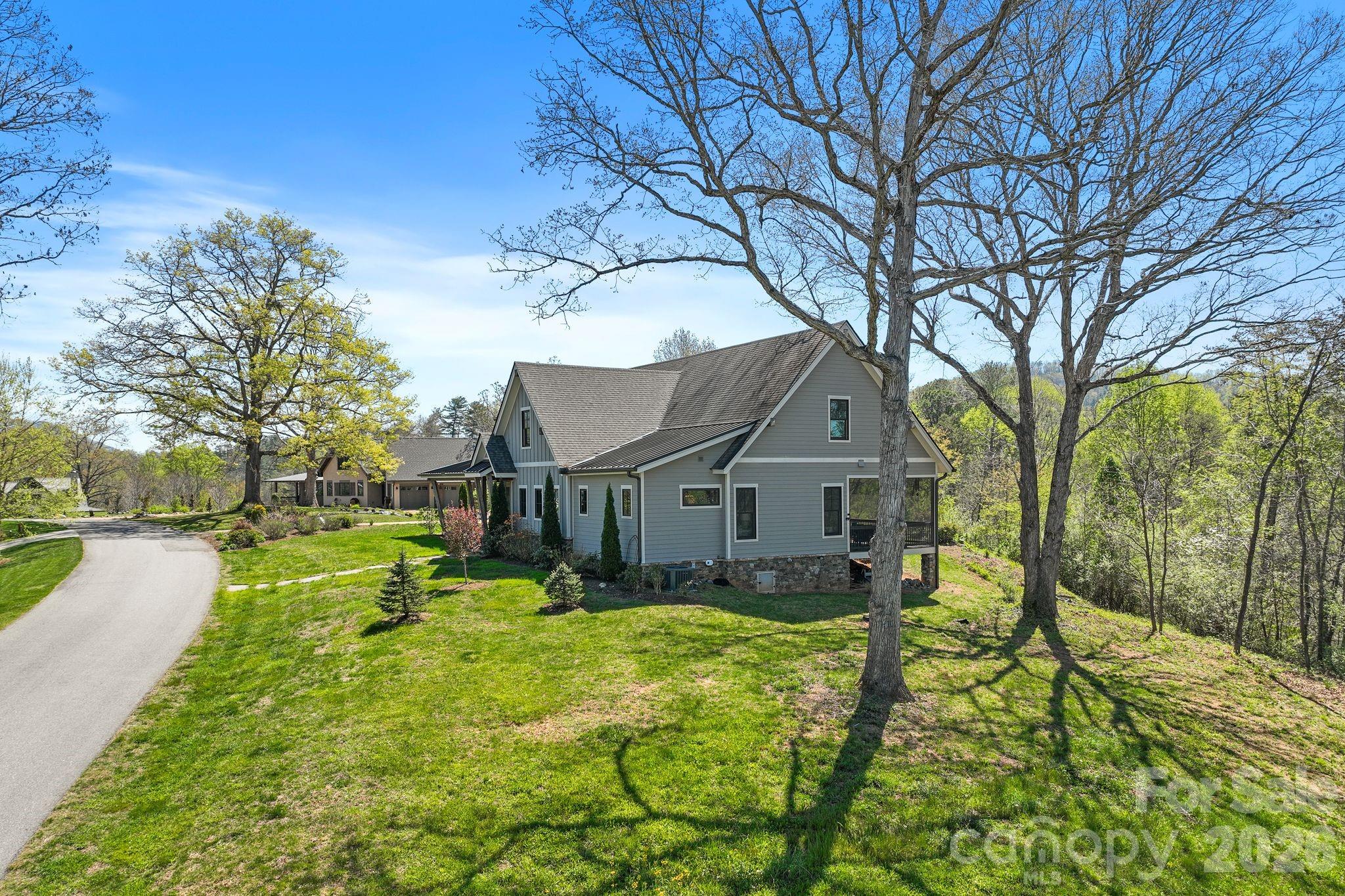 18 Majestic Oak Circle Asheville NC 28805