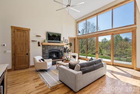 18 Majestic Oak Circle Asheville NC 28805
