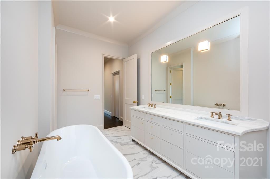 308 Fenton Place Charlotte NC 28207