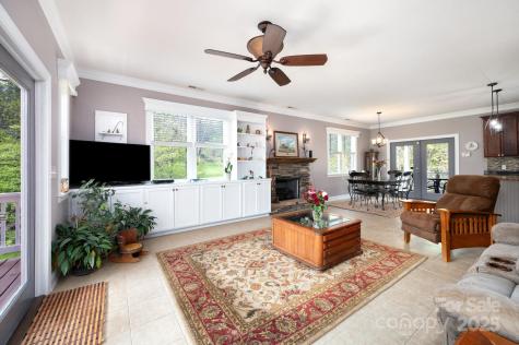 85 Laurel Cove Road Candler NC 28715