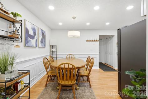 6607 Elmwood Circle Charlotte NC 28214