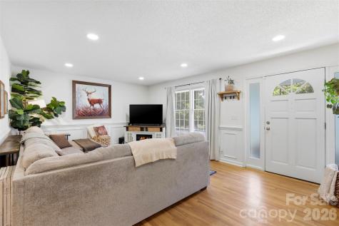 6607 Elmwood Circle Charlotte NC 28214