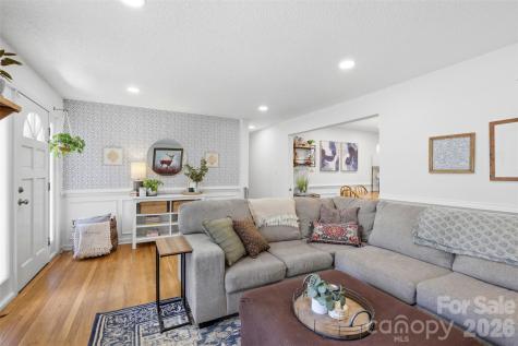6607 Elmwood Circle Charlotte NC 28214