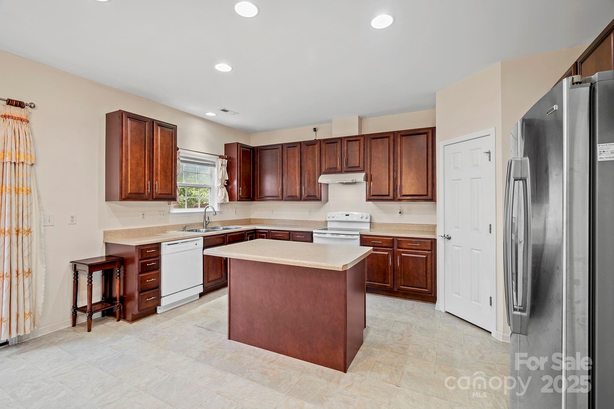 2 Breyerton Court Asheville NC 28804