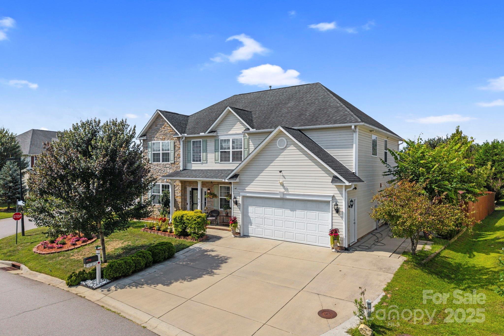 2 Breyerton Court Asheville NC 28804