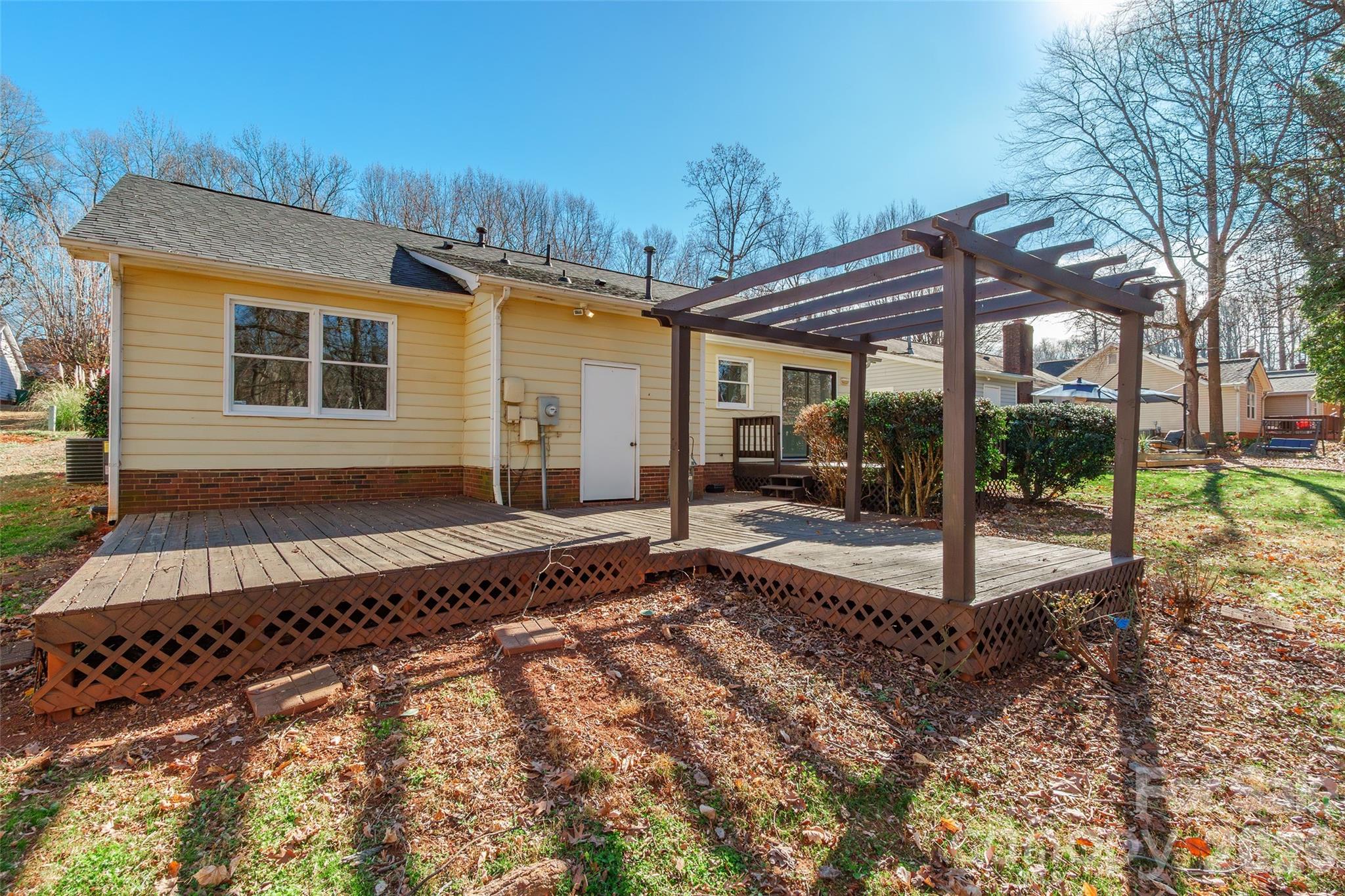 7225 Mcteal Place Charlotte NC 28262