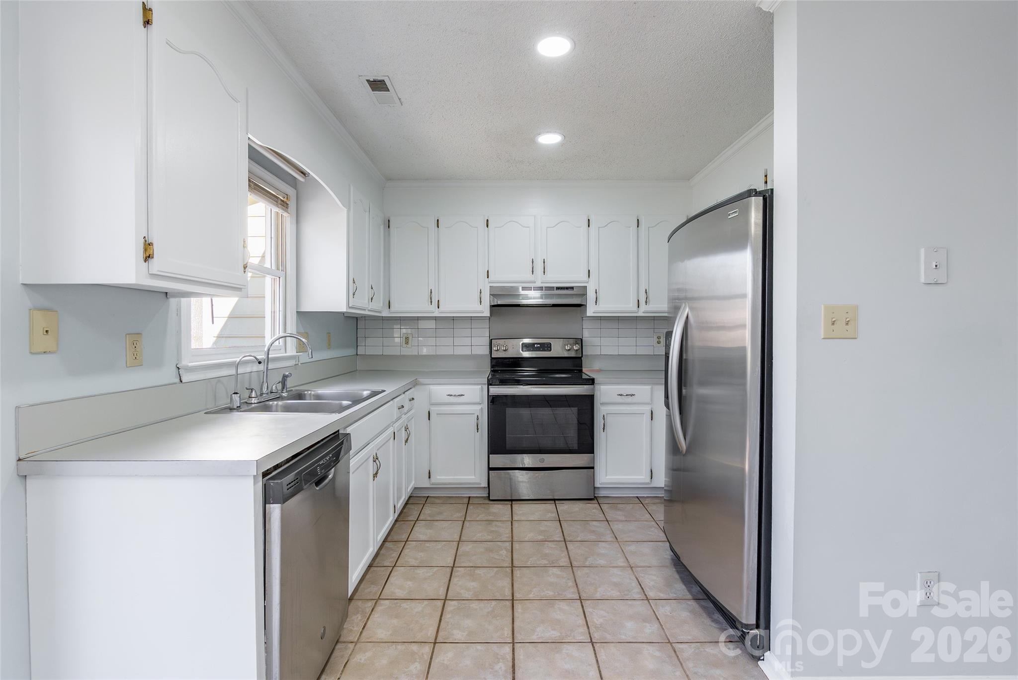 7225 Mcteal Place Charlotte NC 28262