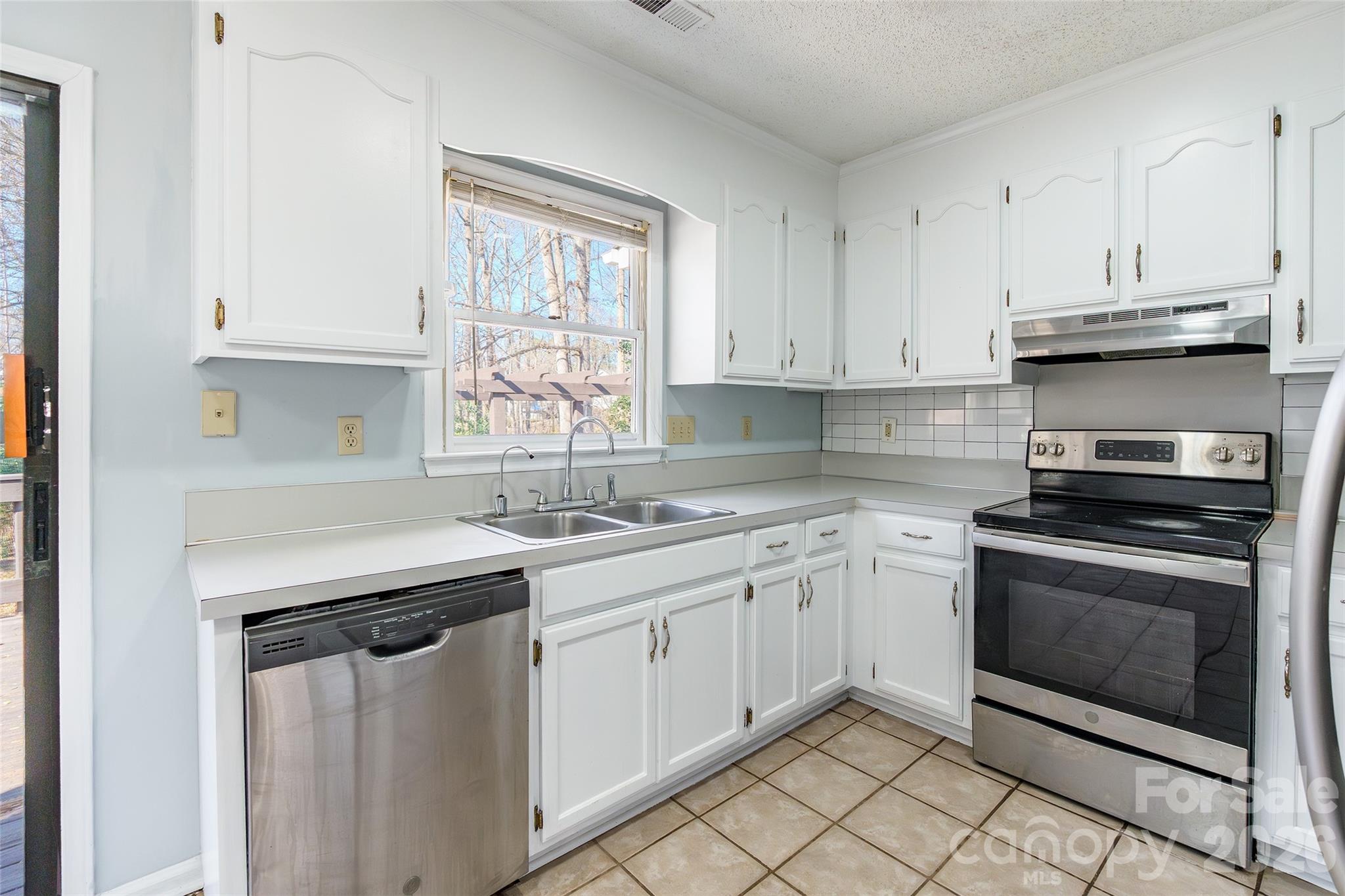 7225 Mcteal Place Charlotte NC 28262