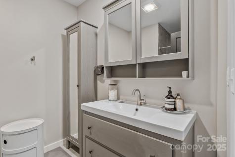 52 Malvern Walk Asheville NC 28806