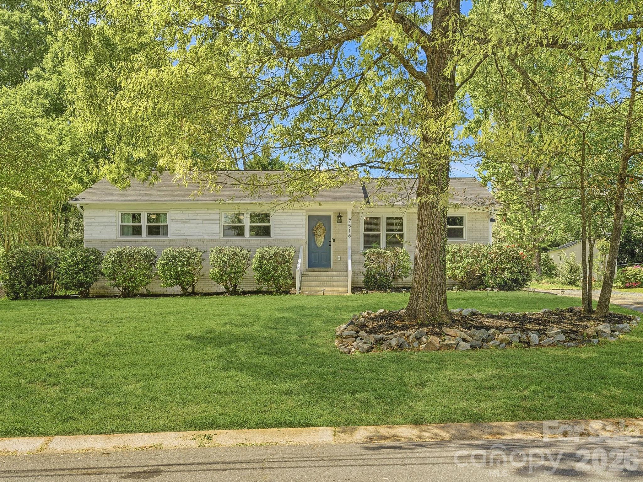 7516 Thorncliff Drive Charlotte NC 28210