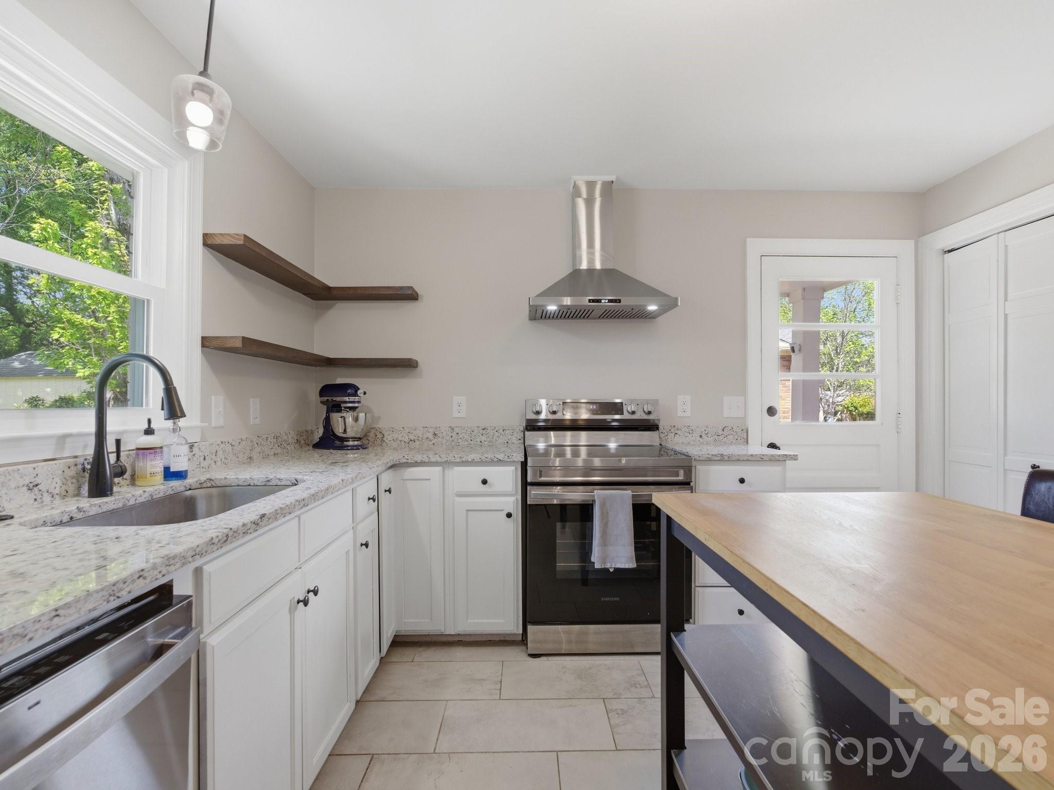 7516 Thorncliff Drive Charlotte NC 28210