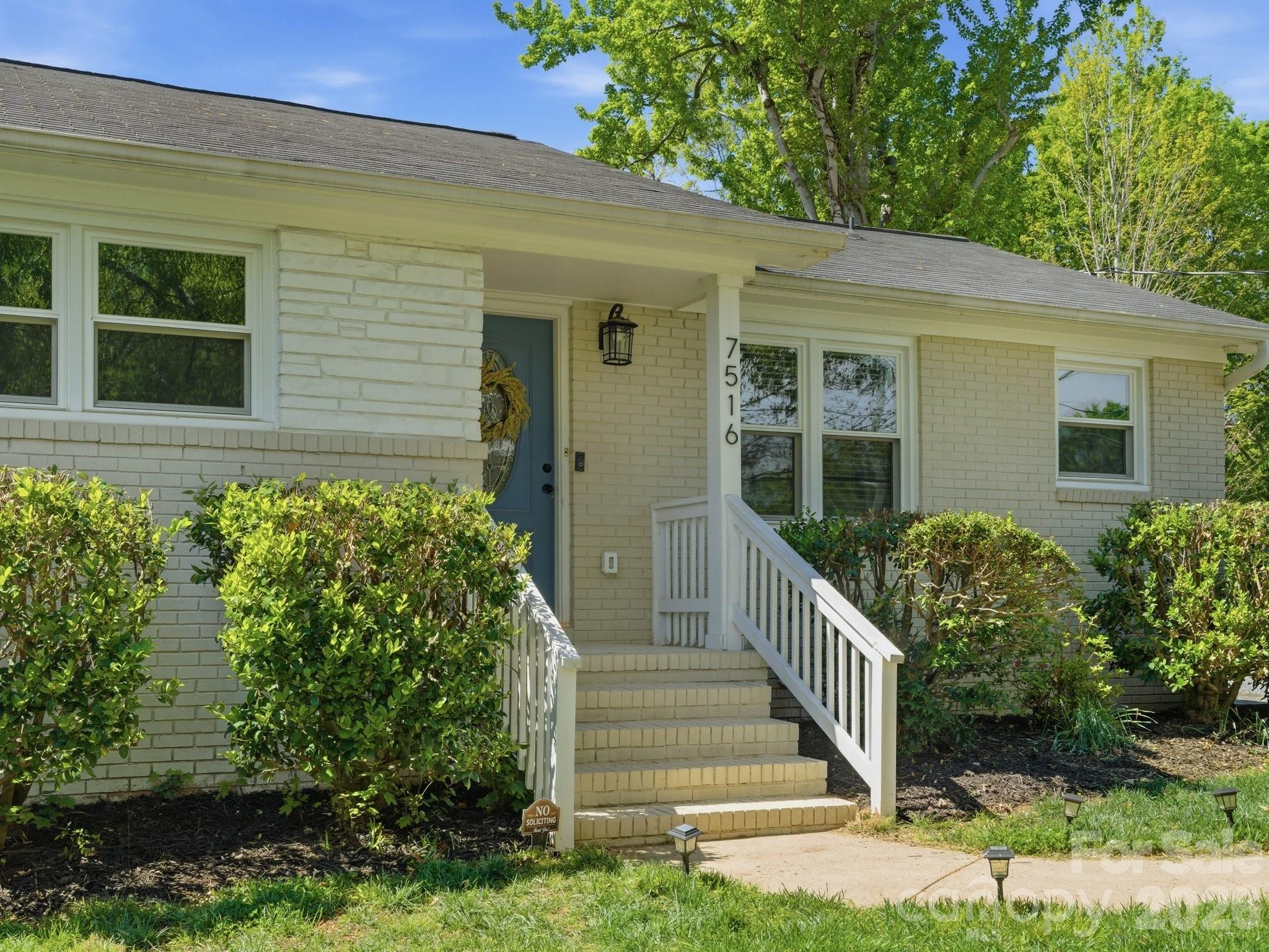 7516 Thorncliff Drive Charlotte NC 28210